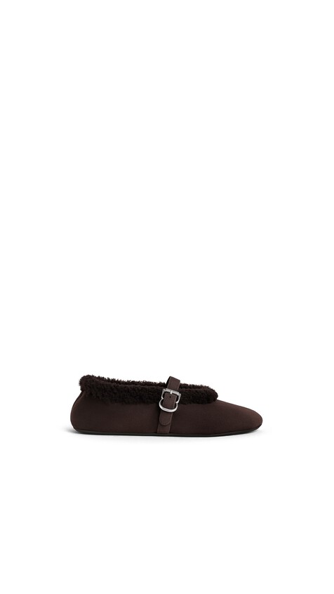 ALA&Iuml;A BALLET FLATS IN MERINO SHEARLING CHESTNUT