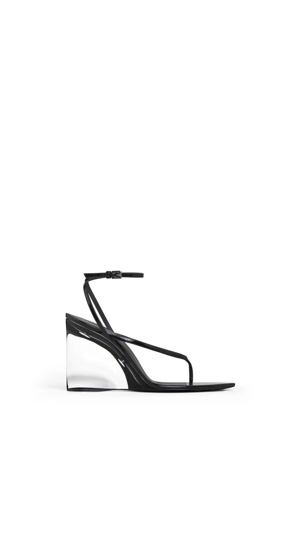 ALA&Iuml;A INVISIBLE THONG SANDALS IN PATENT CALFSKIN BLACK