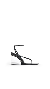 BLACK - ALA&Iuml;A INVISIBLE THONG SANDALS IN PATENT CALFSKIN
