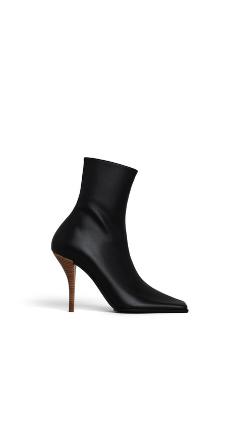ALA&Iuml;A SOFT SQUARE BOOTS IN LEATHER BLACK