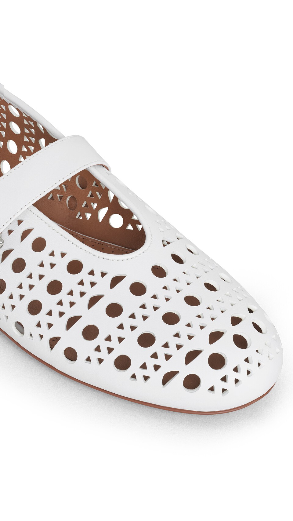ALA&Iuml;A BALLET FLATS IN VIENNE LAMBSKIN OFF-WHITE - View 3