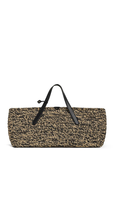 ALA&Iuml;A LE PANIER EAST WEST LARGE IN RAFFIA NATURAL/BLACK