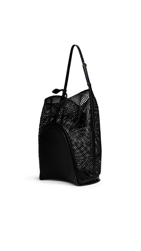 ALA&Iuml;A HIP LARGE BUCKET BAG IN LEATHER NET BLACK - View 2