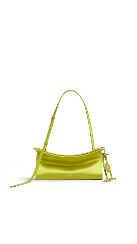 ALA&Iuml;A LE CLICK EAST WEST SMALL BAG IN SATIN LIME