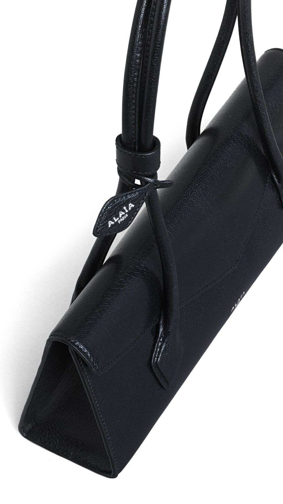 ALA&Iuml;A LE TECKEL FLAP MEDIUM BAG IN SHINY GOATSKIN BLACK - View 3