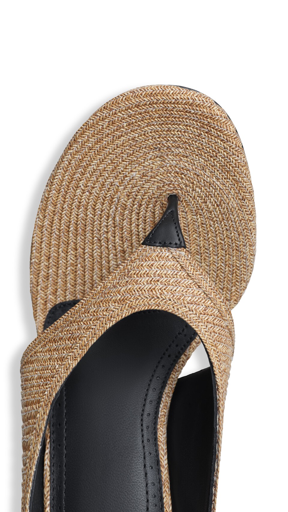 ALA&Iuml;A CUBE THONG MULES IN PAPER STRAW NATURAL - View 4