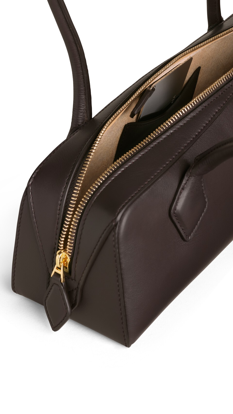 ALA&Iuml;A LE TECKEL MEDIUM BAG IN CALFSKIN DARK BROWN - View 3