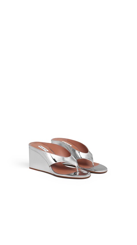 ALA&Iuml;A CUBE THONG MULES IN MIRROR FABRIC WHITE SILVER - View 2