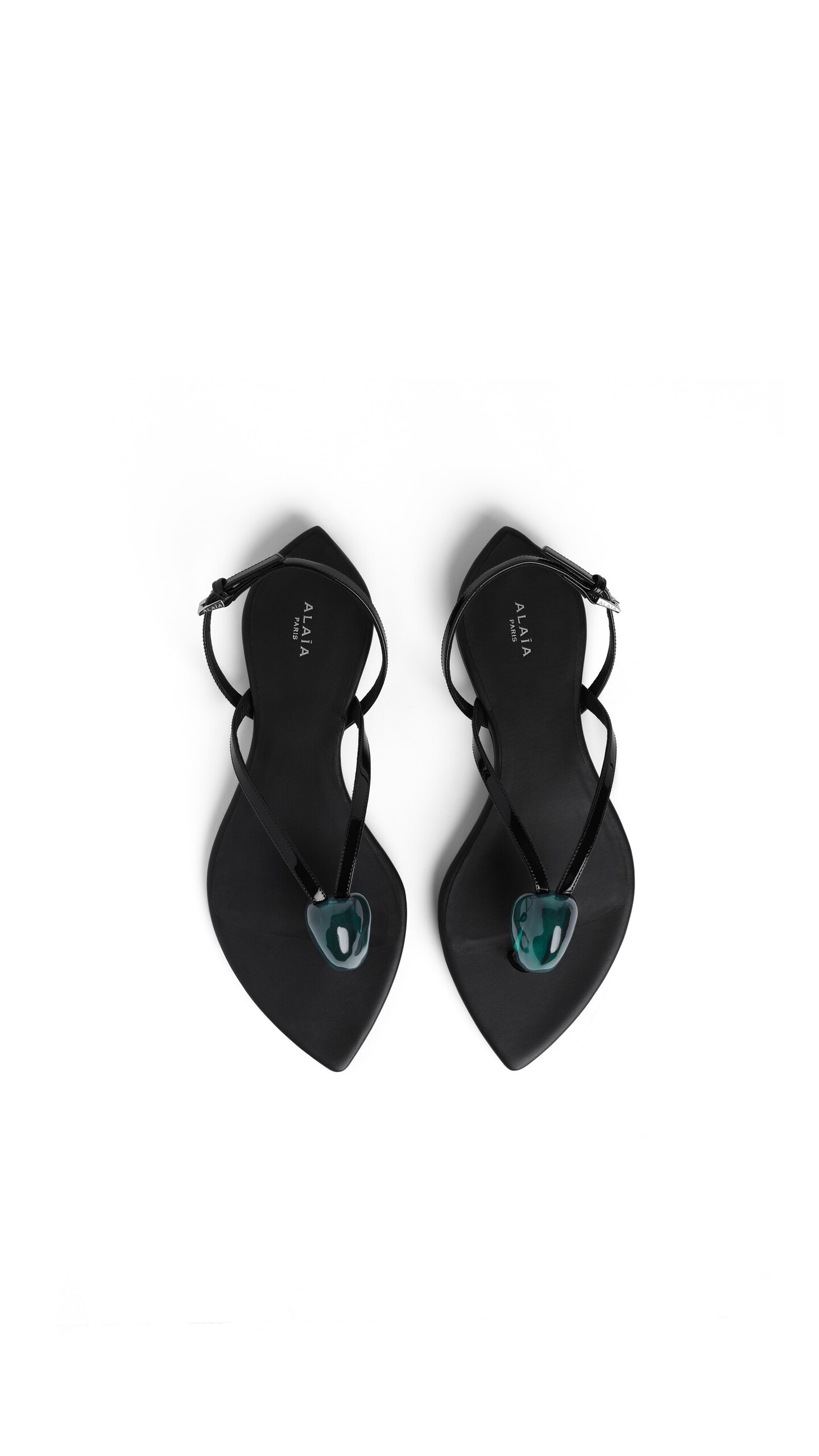 ALA&Iuml;A INVISIBLE FLAT JEWEL SANDALS IN PATENT LEATHER BLACK - View 4