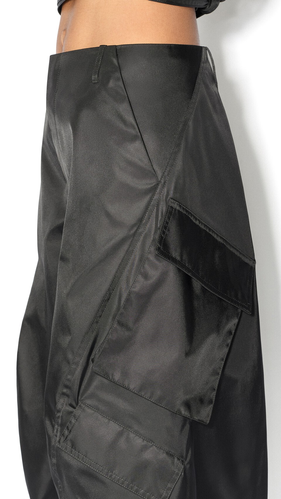 ALA&Iuml;A TAFFETA CARGO PANTS BLACK - View 4
