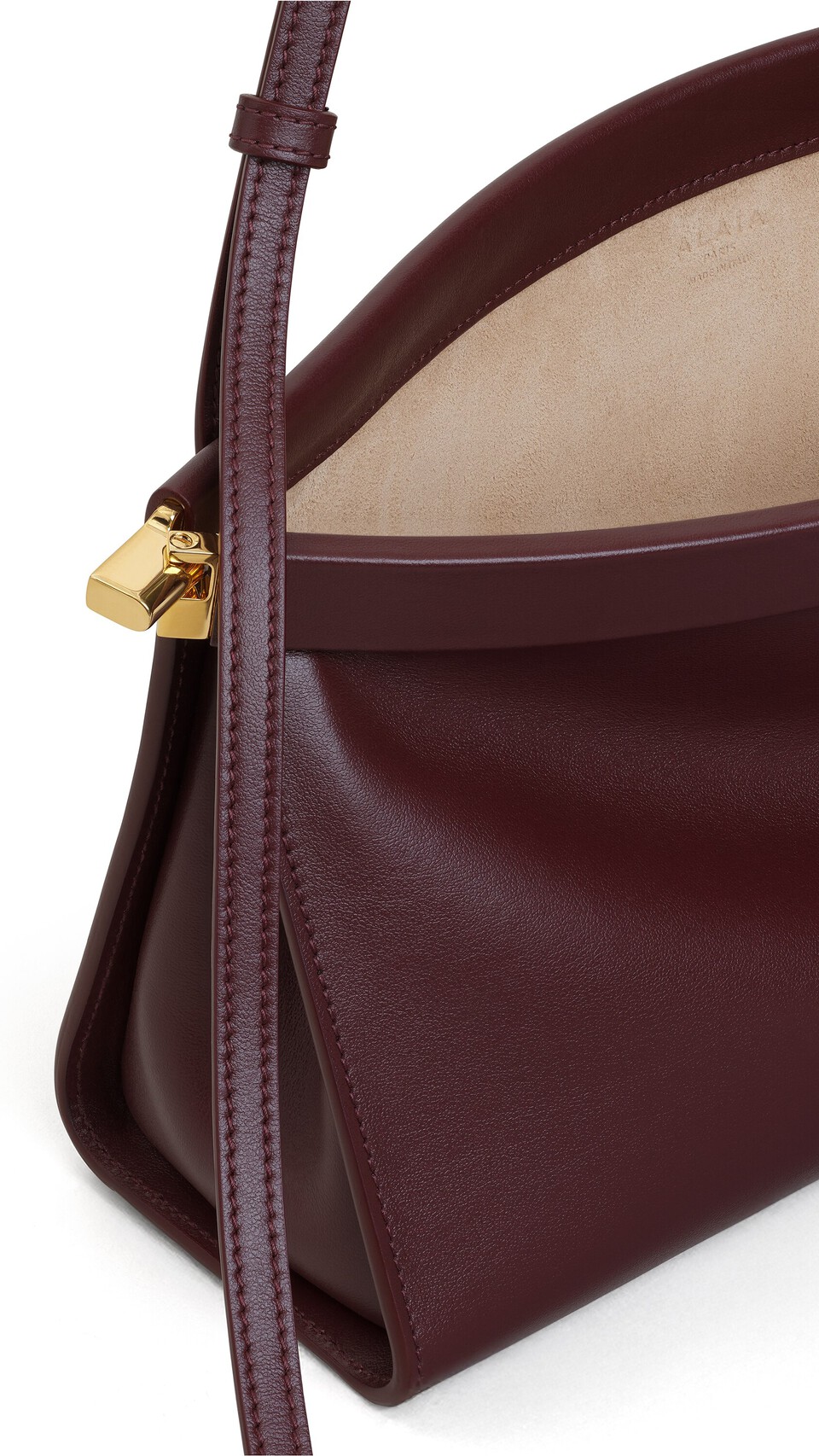 ALA&Iuml;A LE CLICK EAST WEST MEDIUM BAG IN CALFSKIN GARNET RED - View 3