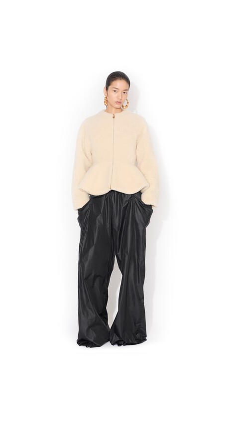 ALA&Iuml;A SHEARLING PEPLUM JACKET NATURAL - View 2