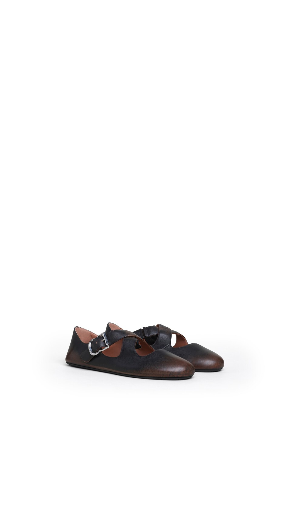 ALA&Iuml;A CRISS CROSS BALLET FLATS IN AGED LEATHER EBENE - View 2