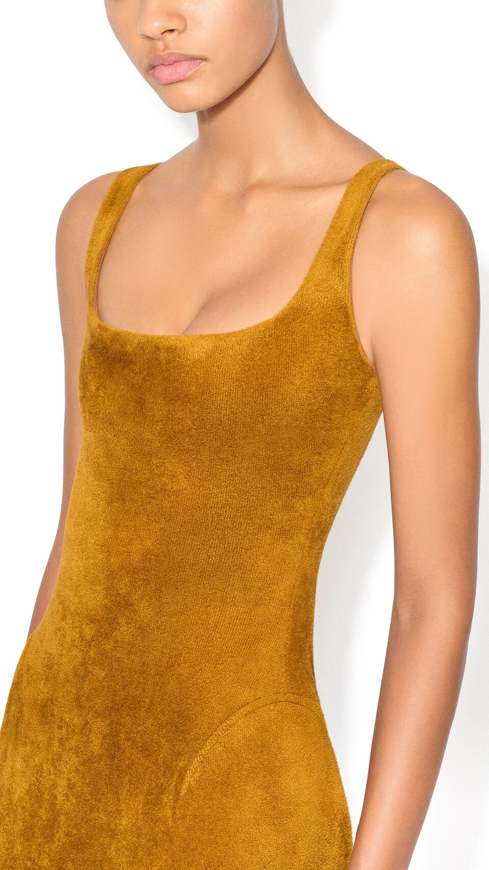 ALA&Iuml;A VELVET BODYCON DRESS OCHRE - View 4