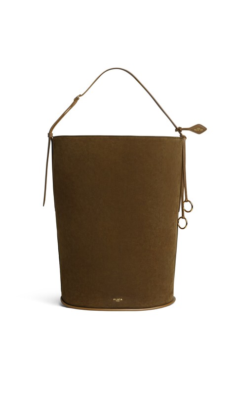 ALA&Iuml;A HIP LARGE BUCKET BI-MATERIAL BAG IN LEATHER KAKI