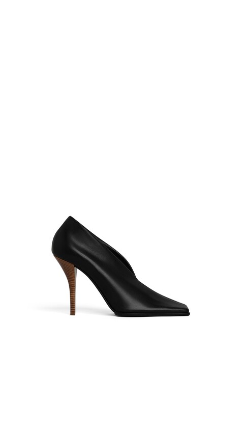 ALA&Iuml;A SOFT SQUARE PUMPS IN LEATHER BLACK