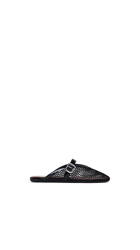ALA&Iuml;A FLAT MULES IN FISHNET BLACK