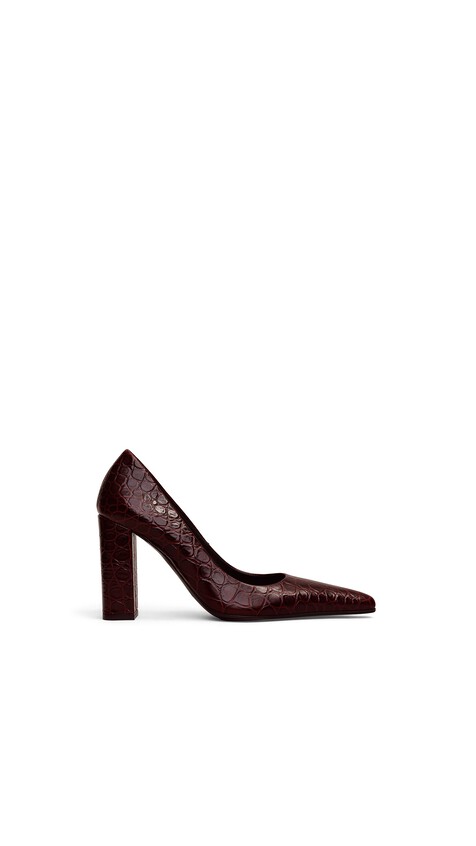 POINTY TOE PUMPS IN CALFSKIN