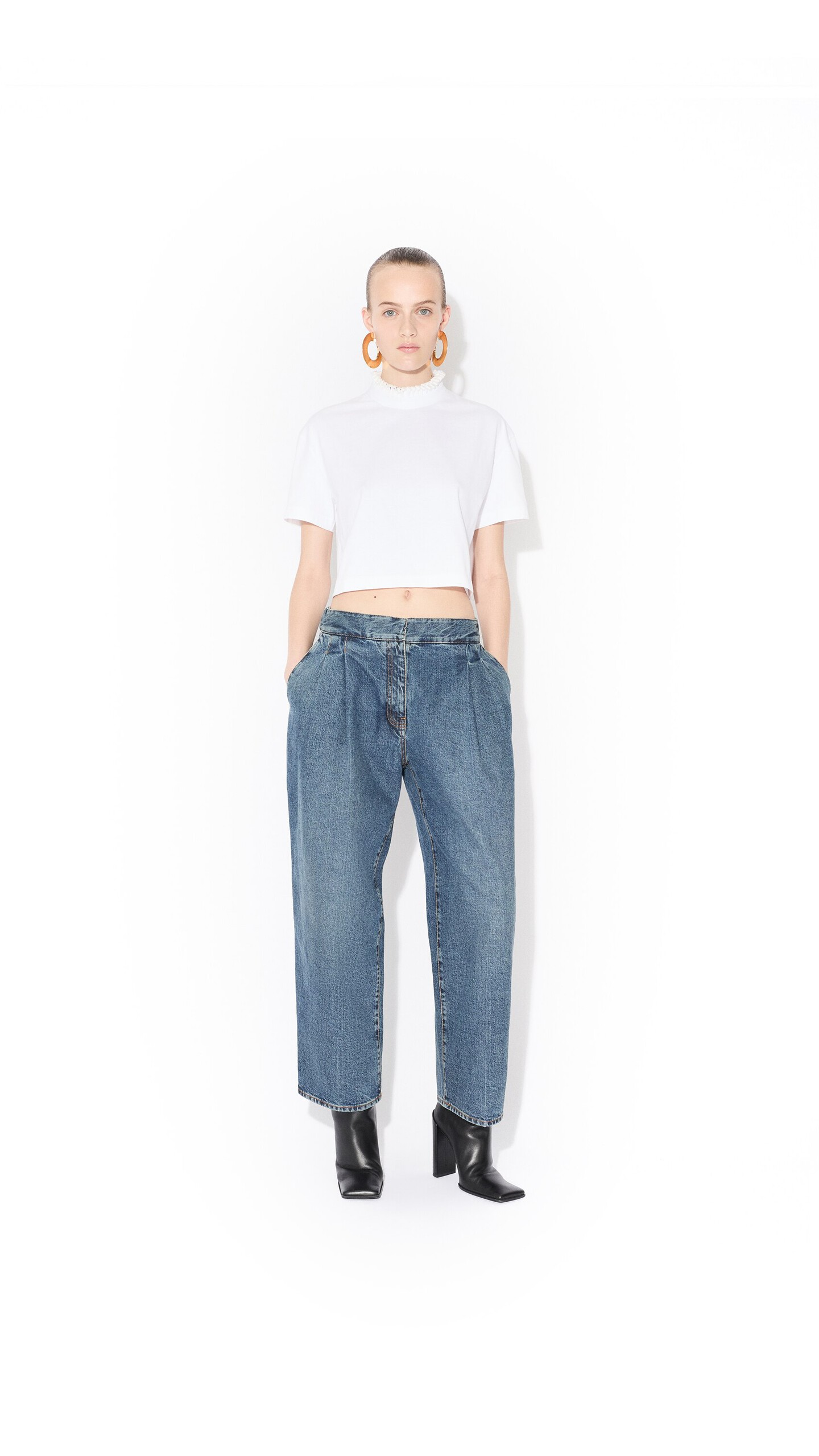 ALA&Iuml;A COTTON JERSEY CROPPED T-SHIRT WHITE - View 2