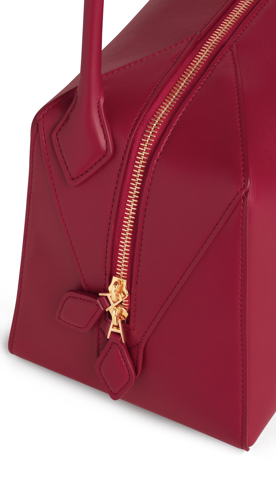 ALA&Iuml;A LE BOULEDOGUE BAG IN CALFSKIN CARMINE - View 3