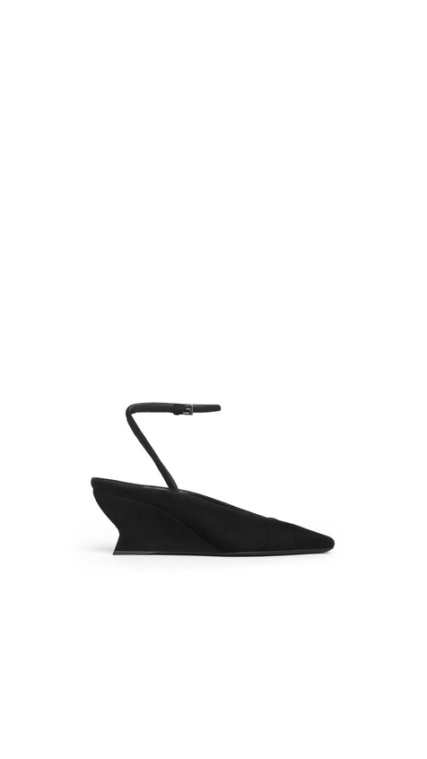 ALA&Iuml;A WAVE PUMPS IN SUEDE BLACK