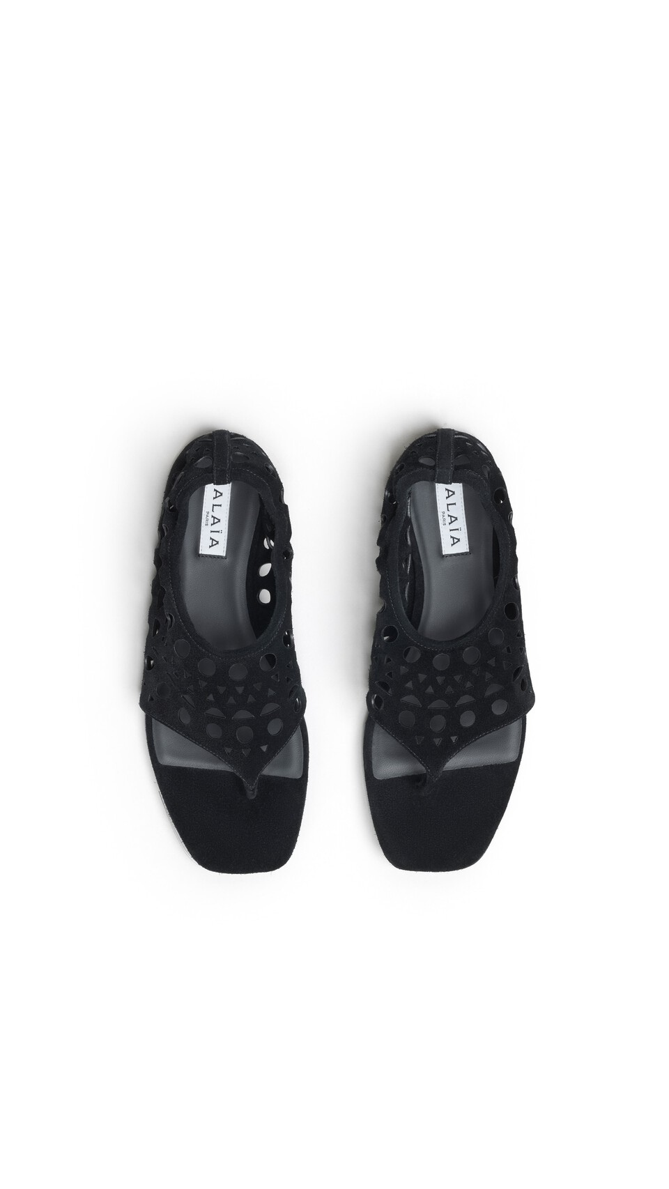 ALA&Iuml;A VIENNE THONG SANDALS IN VELVET CALFSKIN BLACK - View 4