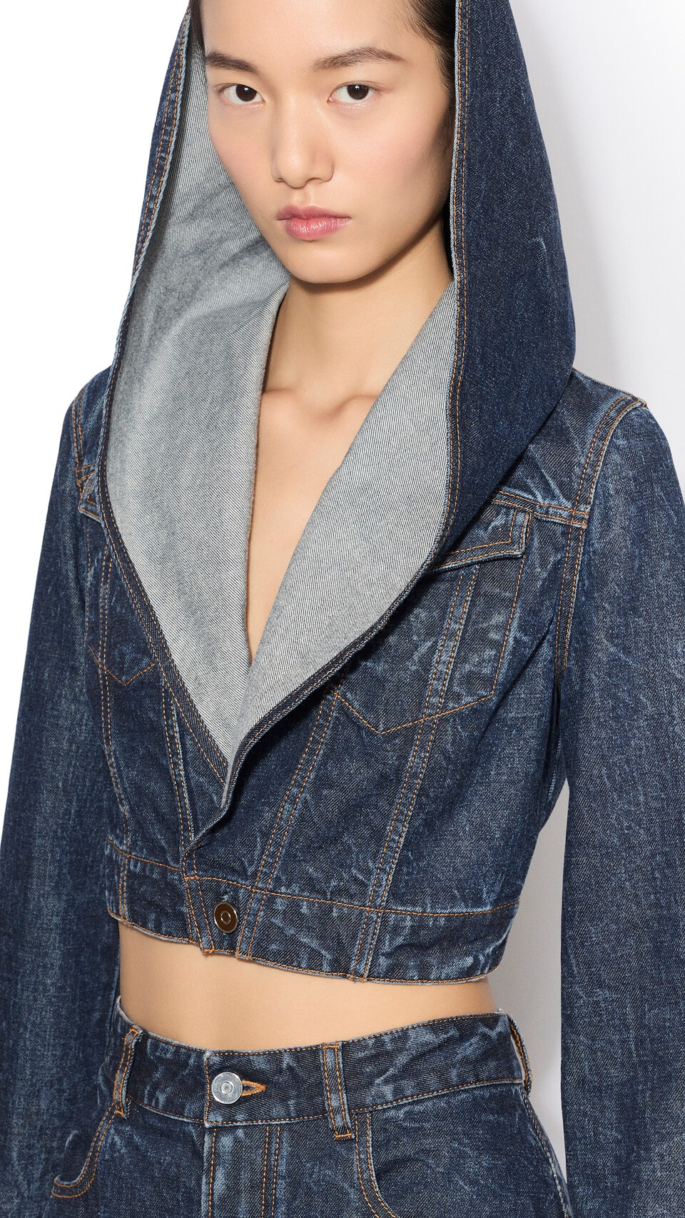 ALA&Iuml;A CROPPED HOODED DENIM JACKET DOCK BLUE - View 4