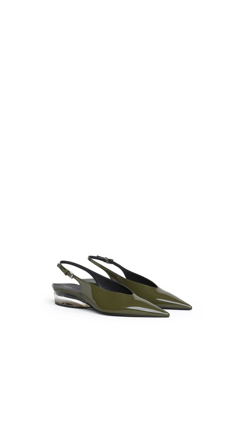 ALA&Iuml;A INVISIBLE WEDGE SLINGBACKS IN PATENT CALFSKIN KAKI - View 2