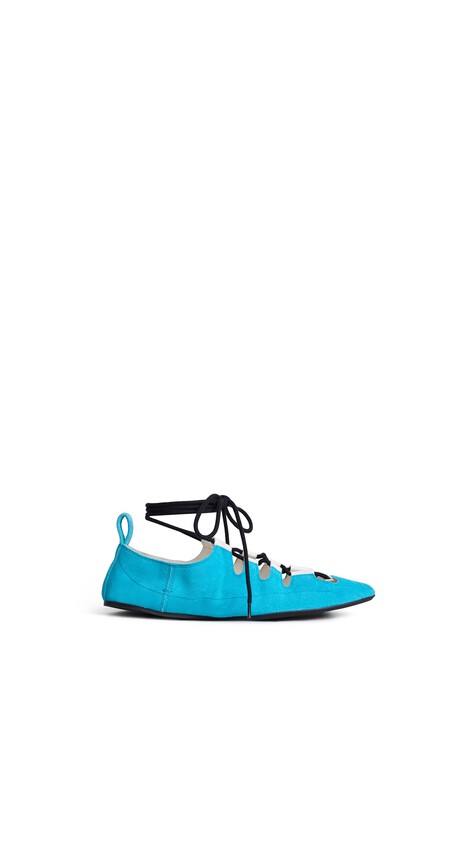 ALA&Iuml;A  FOLD LACED FLATS IN VELVET CALFSKIN TURQUIN BLUE