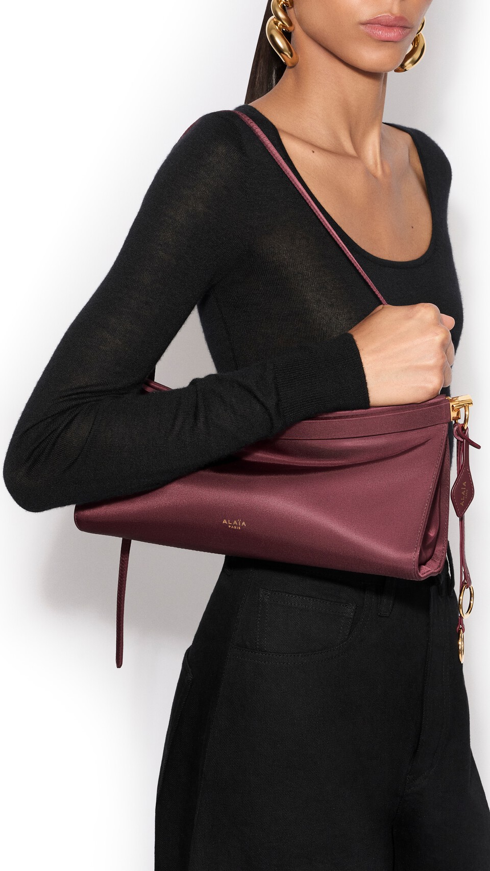 ALA&Iuml;A LE CLICK EAST WEST MEDIUM BAG IN NYLON GARNET RED - View 4