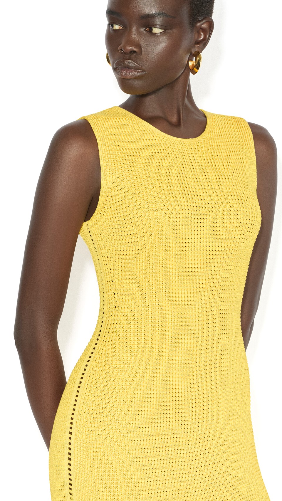 ALA&Iuml;A WAFFLE GODETS MIDI DRESS BEIGE JEWELRY - View 4