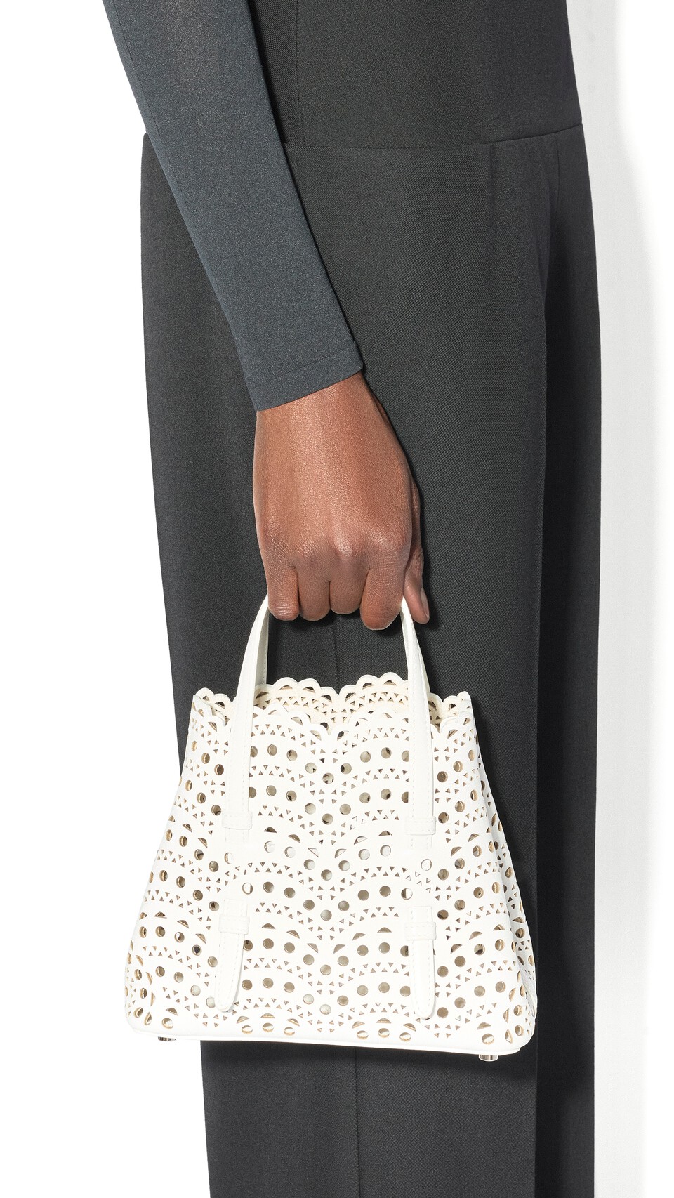 ALA&Iuml;A MINA 20 BAG IN VIENNE WAVE CALFSKIN OFF-WHITE - View 5