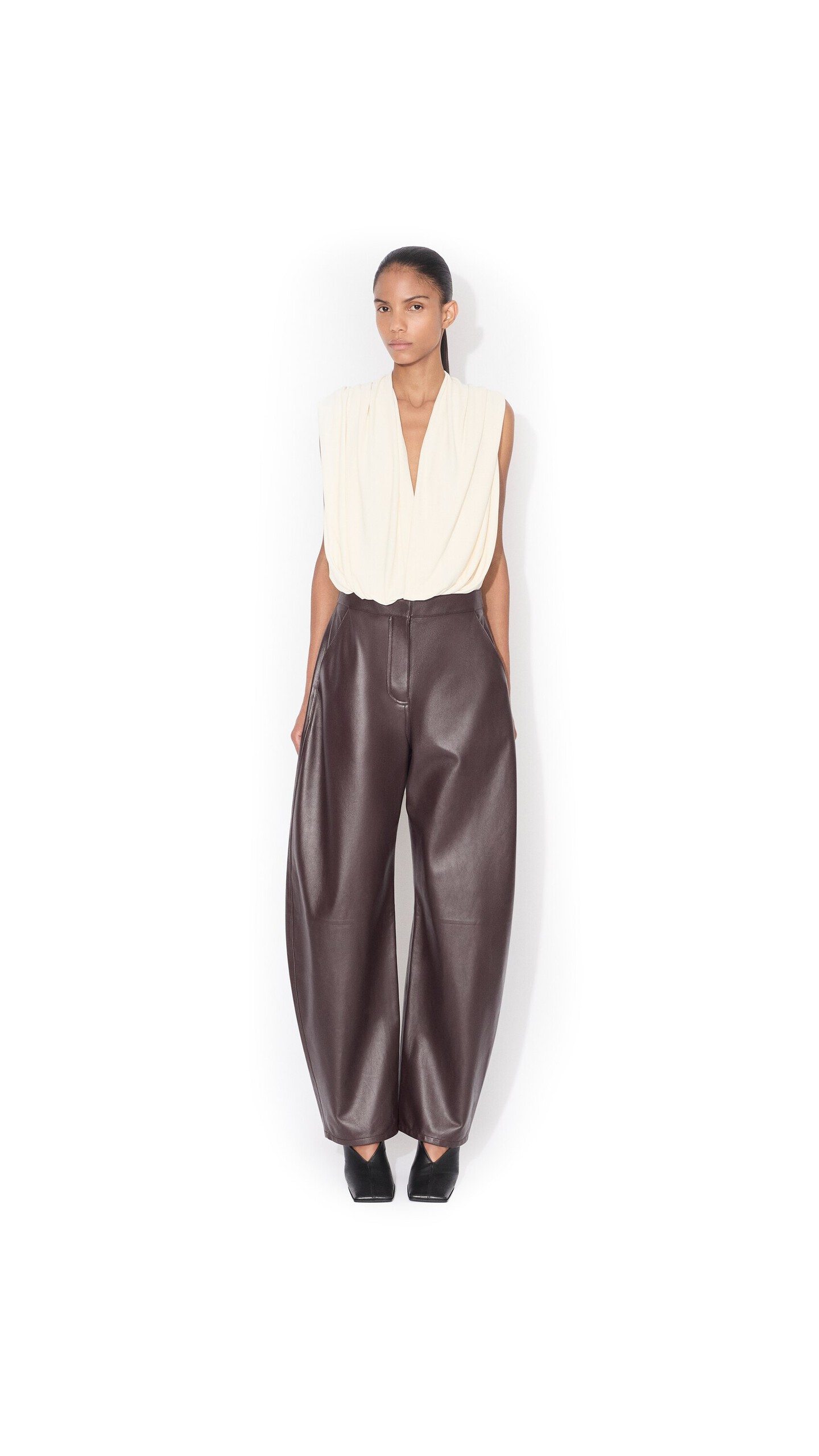ALA&Iuml;A HOODED VISCOSE BODYSUIT PANNA COTTA - View 2