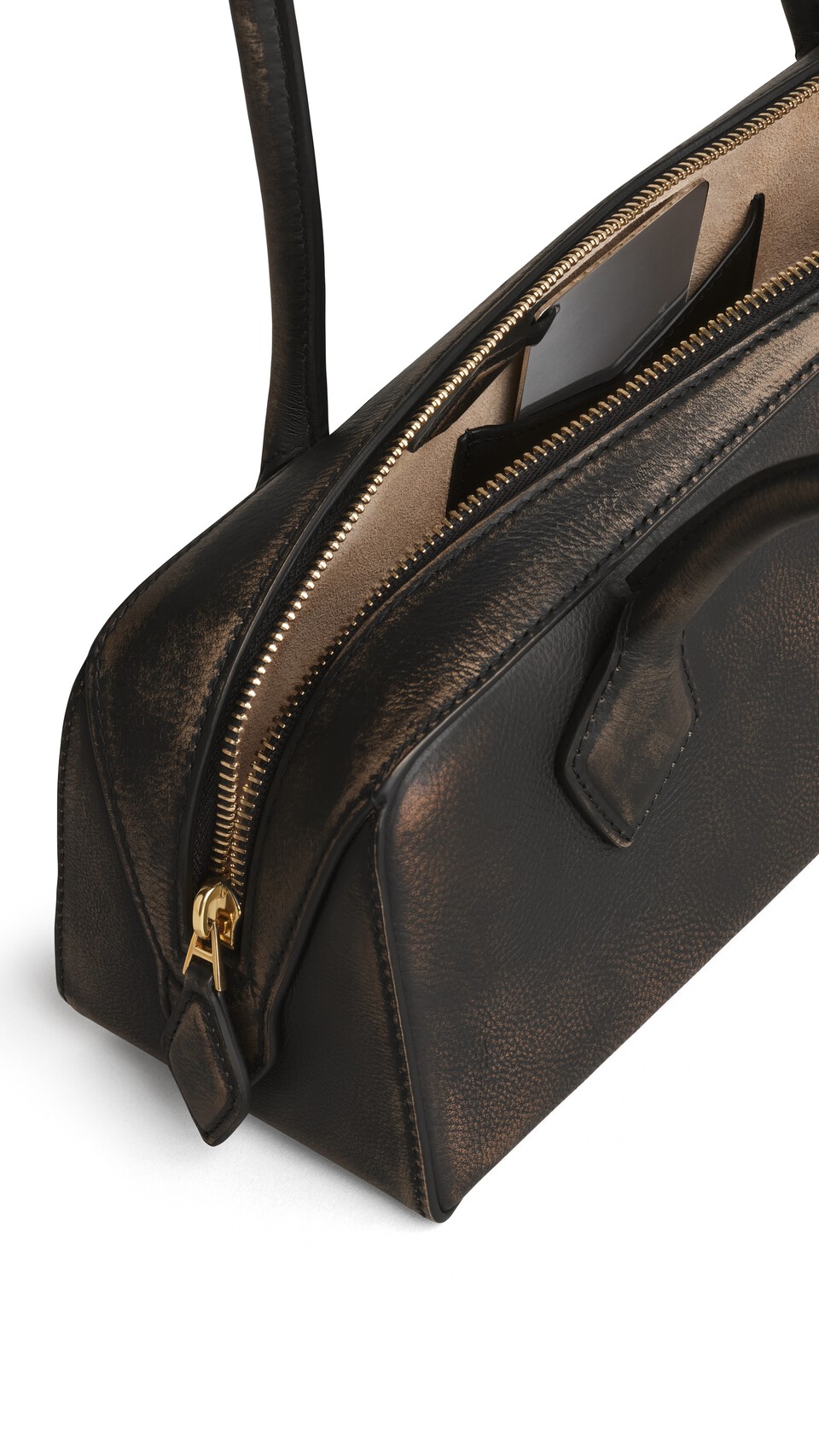 ALA&Iuml;A LE TECKEL MEDIUM BAG IN AGED LEATHER EBENE - View 3