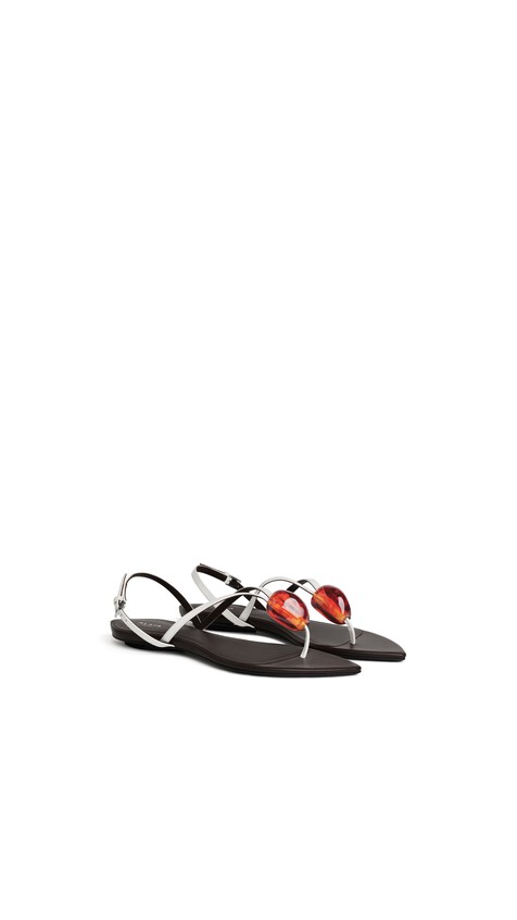 ALA&Iuml;A FLAT JEWEL SANDALS IN PATENT LEATHER OPTICAL WHITE - View 2