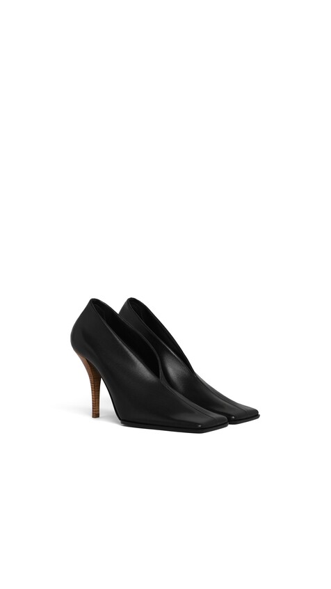 ALA&Iuml;A SOFT SQUARE PUMPS IN LEATHER BLACK - View 2
