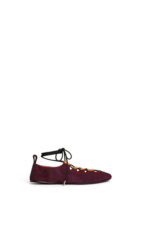 ALA&Iuml;A FOLD LACED FLATS IN NYLON AND SUEDE BORDEAUX
