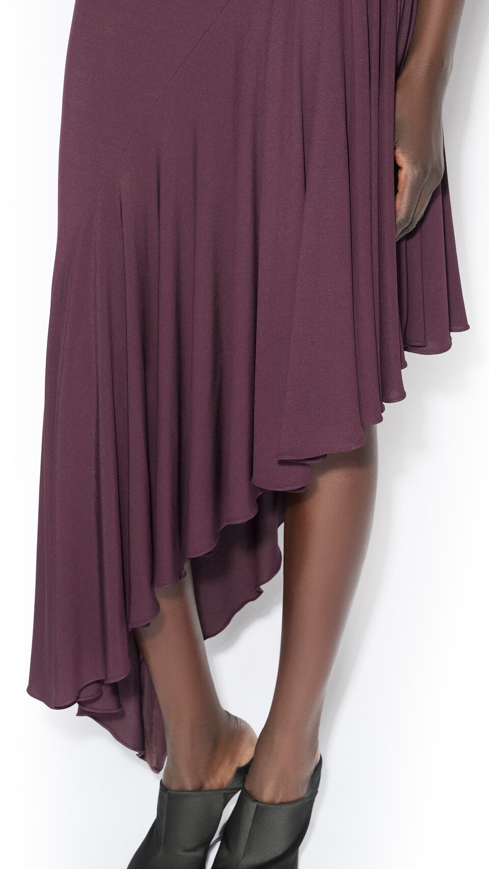 ALA&Iuml;A ASYMMETRIC FLUID JERSEY DRESS BORDEAUX - View 4