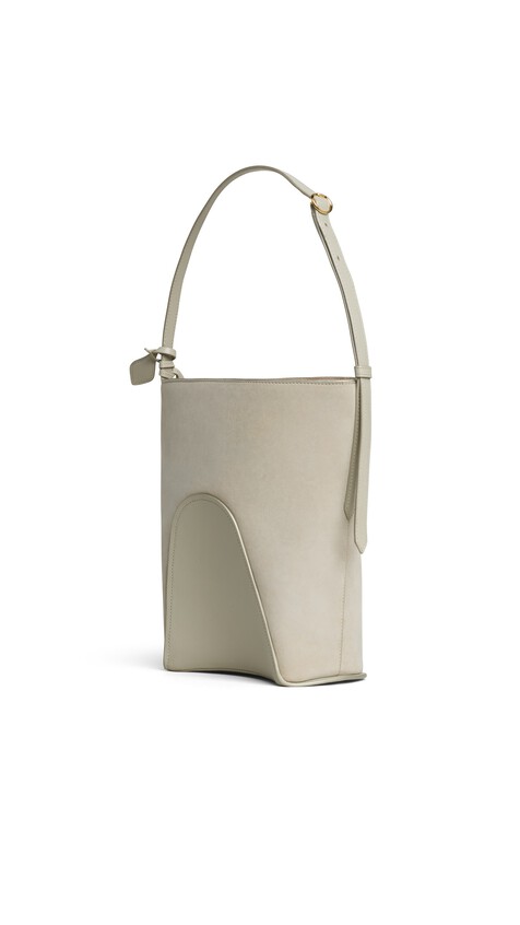 ALA&Iuml;A HIP SMALL BUCKET BI-MATERIAL BAG IN LEATHER BEIGE GREY - View 2