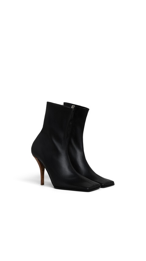 ALA&Iuml;A SOFT SQUARE BOOTS IN LEATHER BLACK - View 2