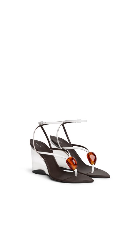 ALA&Iuml;A INVISIBLE JEWEL WEDGE SANDALS IN PATENT CALFSKIN  OPTICAL WHITE - View 2
