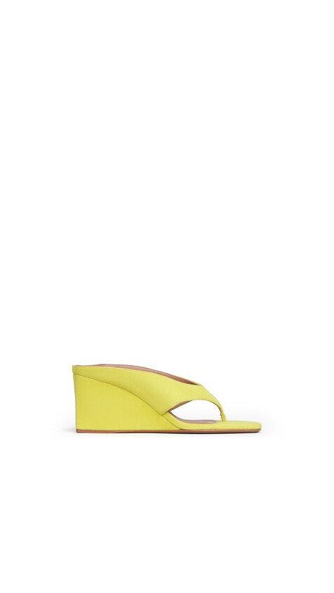 ALA&Iuml;A CUBE THONG MULES IN SUEDE 