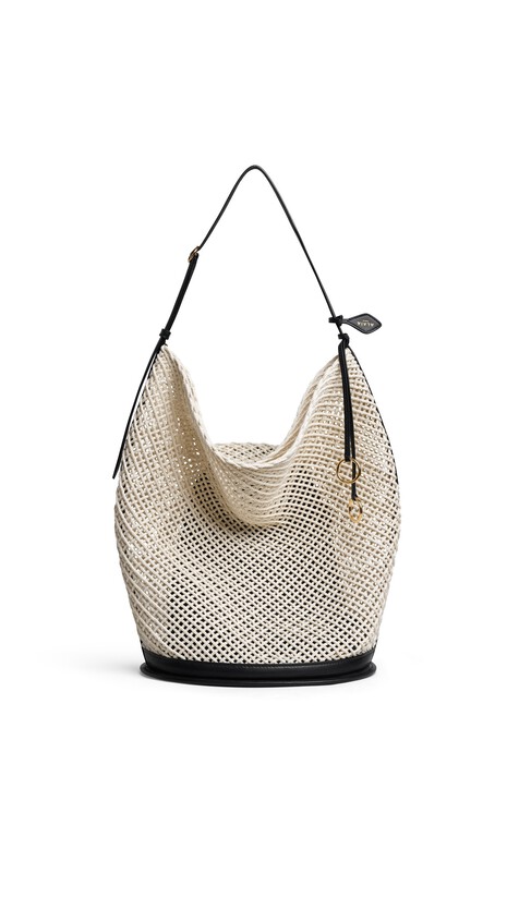 ALA&Iuml;A HIP LARGE BUCKET BAG IN COTTON NET BEIGE