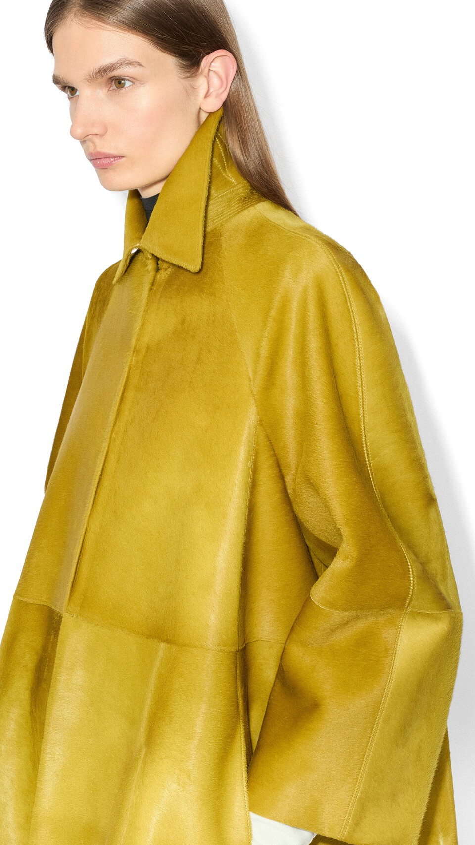 ALA&Iuml;A PONY CALFSKIN LONG A-LINE COAT PALE GREEN - View 4