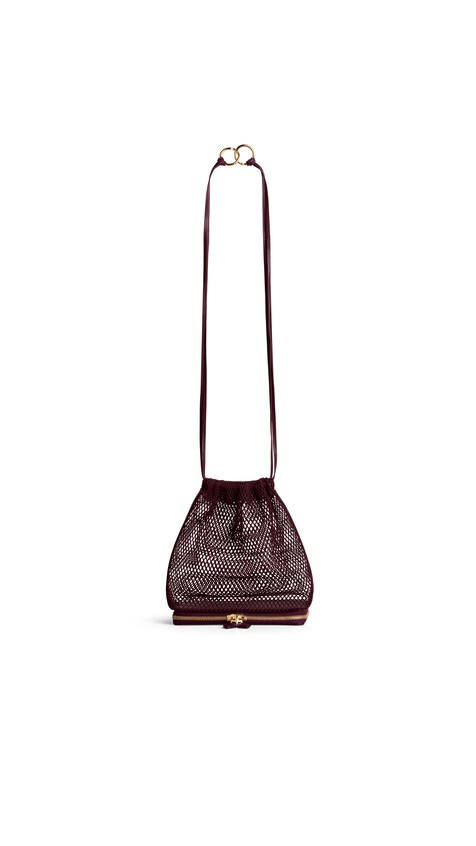 ALA&Iuml;A LE POCHON BAG IN FISHNET GARNET RED