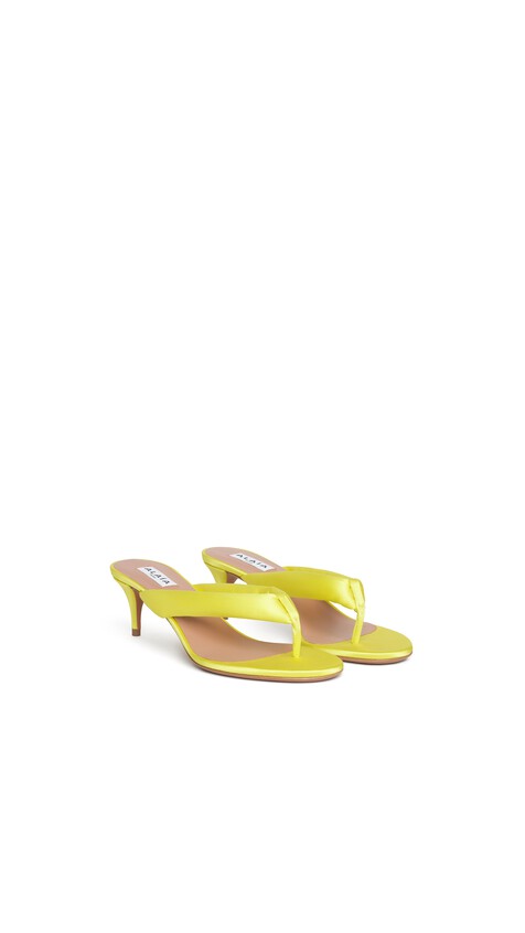 ALA&Iuml;A HEEL THONG MULES IN SATIN LEMON YELLOW - View 2